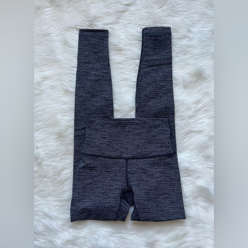 ‼️SOLD‼️Lululemon High Rise Leggings 28" Gray
Grey Thick Textured
Knit sz 2 - Picture 6 of 11